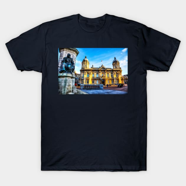 Hull Maritime Museum, Queen Victoria Square T-Shirt by tommysphotos